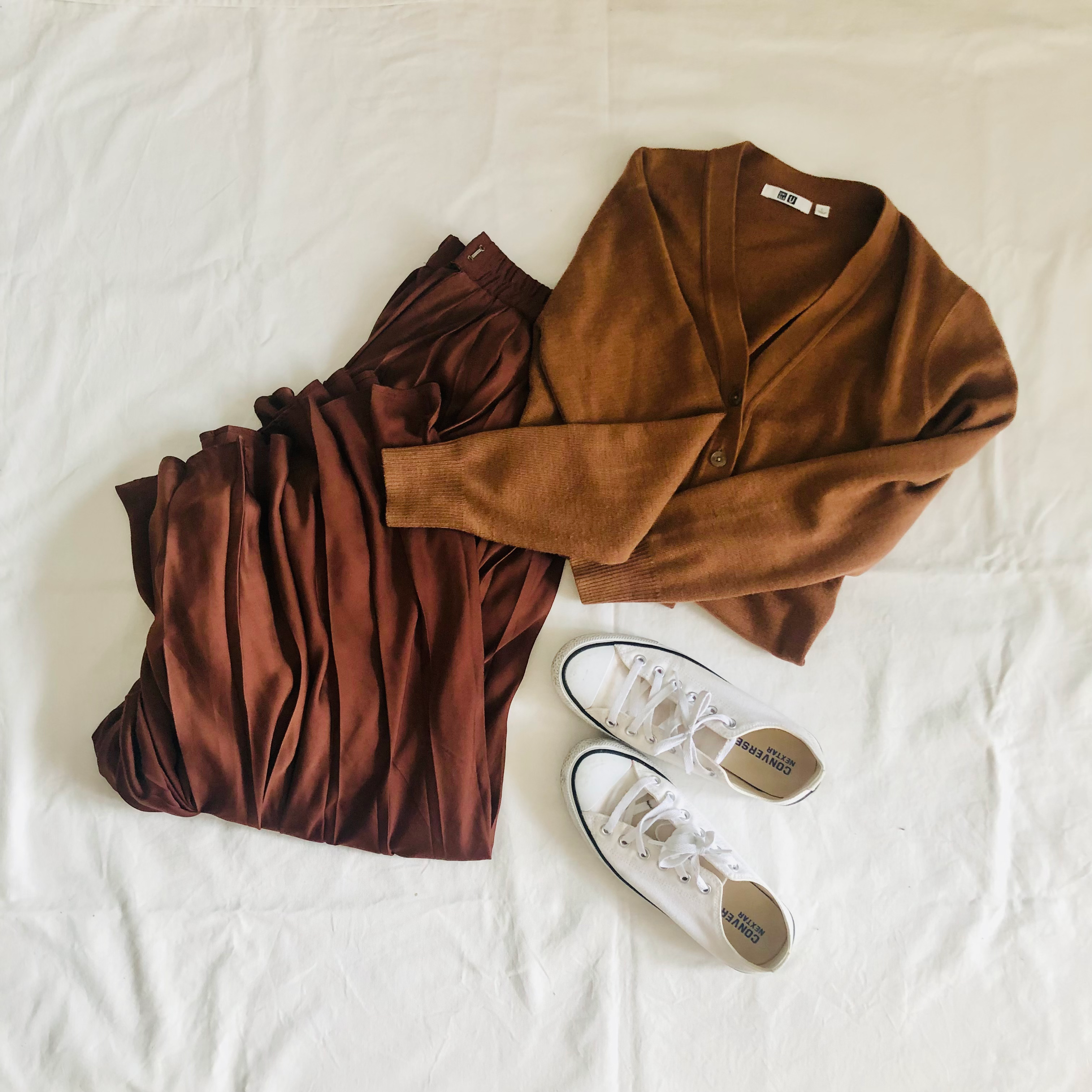 Brown × Whiteコーデ