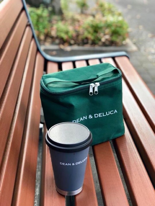 すっかり紅葉しているキャンパス