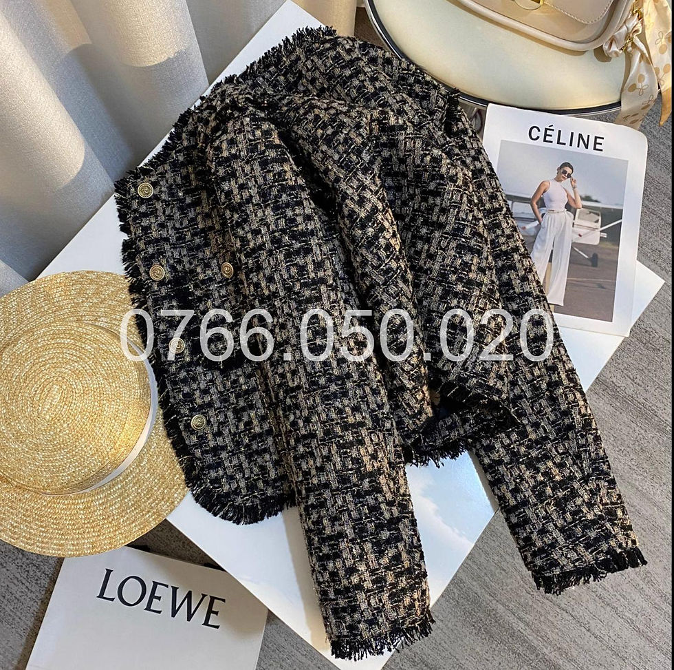 Hình thu nhỏ: Áo khoác ngắn màu đen phong cách Chanel