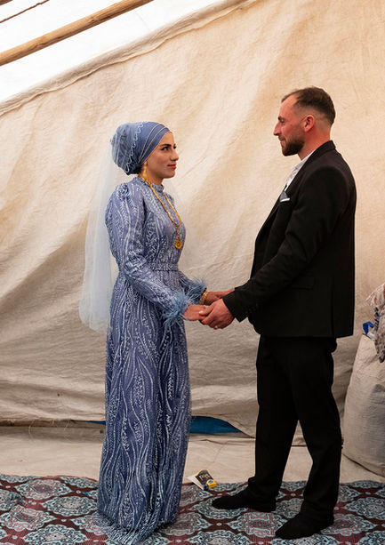 Ramazan, who made his second marriage with Xezal, poses in the section of the tent reserved for them.
In nomadic tribes where polygamy is common, marriages are performed endogamously, that is, with people chosen from within the tribe. ( MARDIN/NUSAYBIN/MEMOLAN )