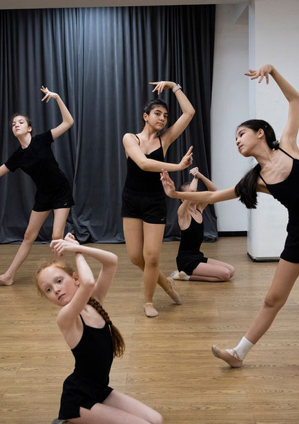 Students from the Master Group Ballet School, including Elif Aliyeva—whose family was exiled from Akhiska in 1944—and who have won the Grand Prix at international competitions, are preparing for their performance in Paris.