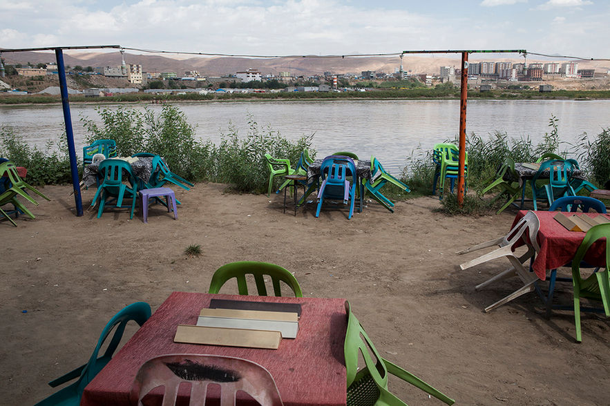 Passing through the district of Cizre, the Tigris river marks the border between Turkey and Syria along a length of about forty kilometres. The Cizre Dam, planned to be constructed in the district after the completion of the Ilısu Dam project, shall be the second mega hydroelectric power plant to be built on the River Tigris. Cizre, Şırnak.