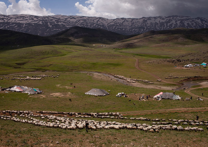 The “Dashta Rewa” plateau at the foot of Mount Herekol, which is the deeded land of the Didêrî tribe.
In order to weaken the power of the Kurdish Mirliks ( Then the local chiefs of Kurdish regions ) , the Ottoman Empire started to deed land to the tribes in 1876, taking advantage of the conflicts between the tribes and the Mirliks to maintain its power. ( SİİRT/PERVARİ/DEŞTA REWA )