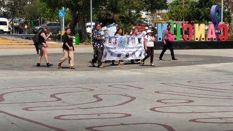 Familiares de personas desaparecidas en Cancún, marchan para denunciar negligencia de las autoridades.