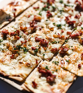Hochzeit_Vanessa & Tobias 25.04.26_371_Food_Flammkuchen_closeup.jpg