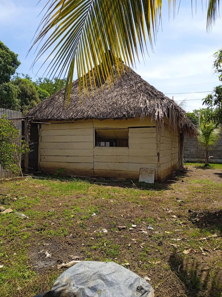 Miniatura: Terreno a la venta (4.5 cuerdas a 600 metros de la playa de champerico)