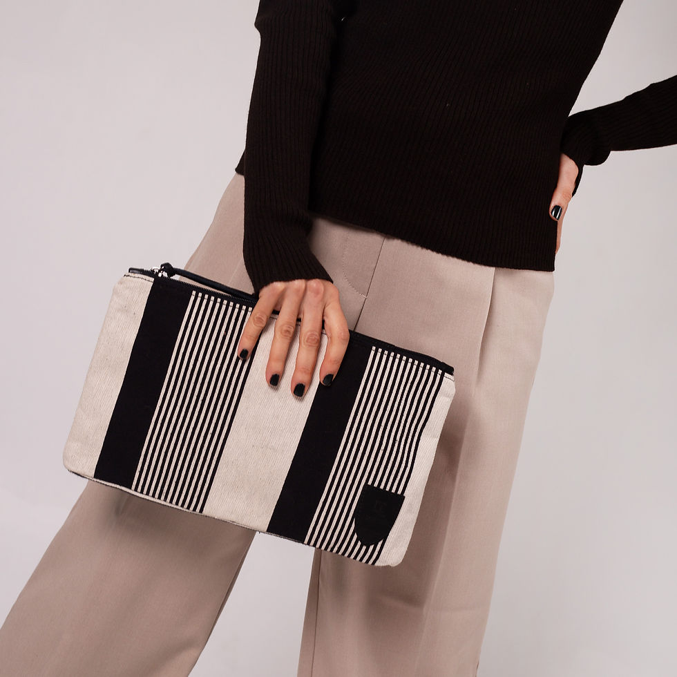 Zipped Clutch Stripes Black