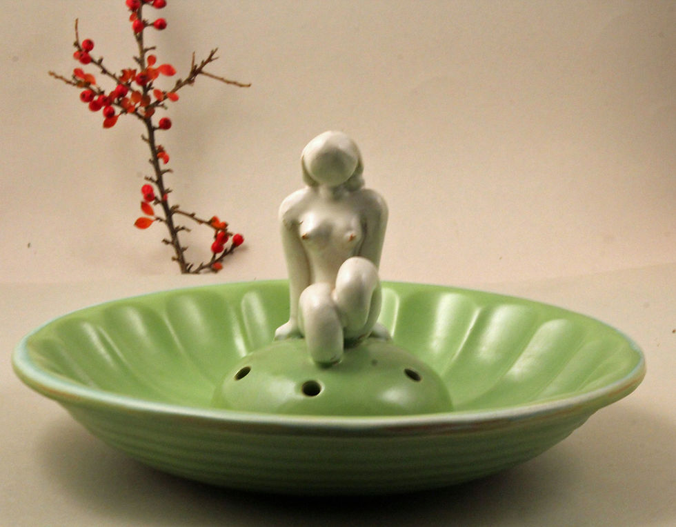 Miniaturbild: Einar Luterkort, Ekeby, Sweden. Art Deco Flowerfrog FIgurine