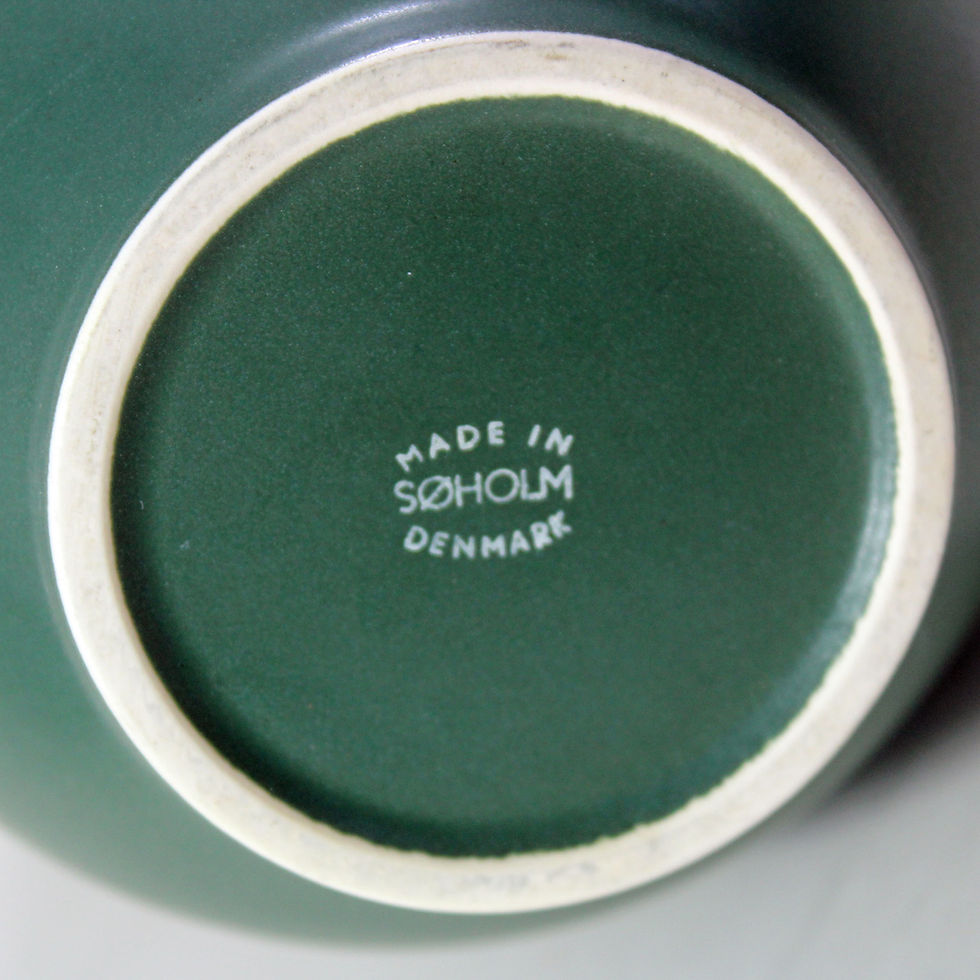 Miniaturbild: Signature on the bottom