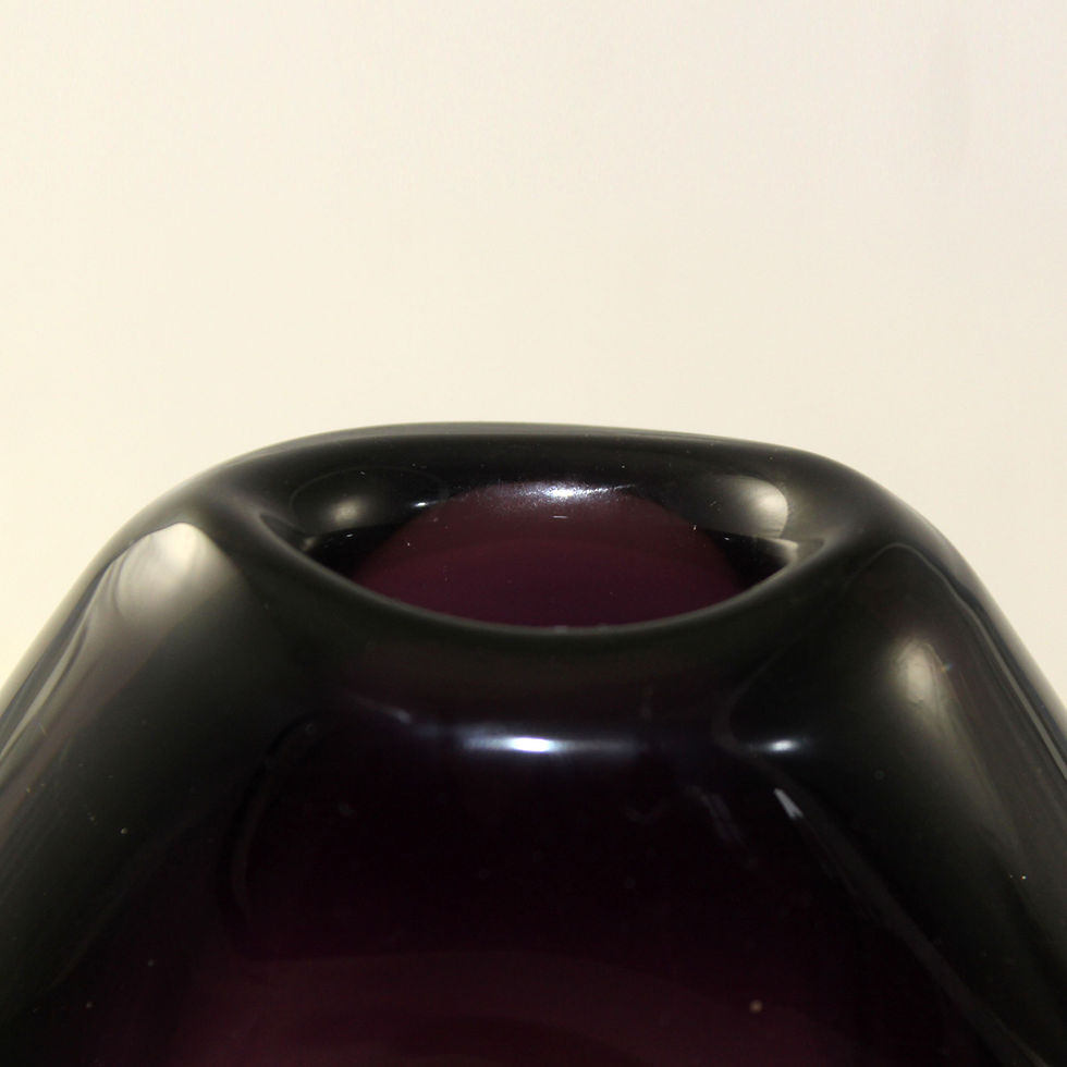 Thumbnail: Large Amethyst vase. Front view