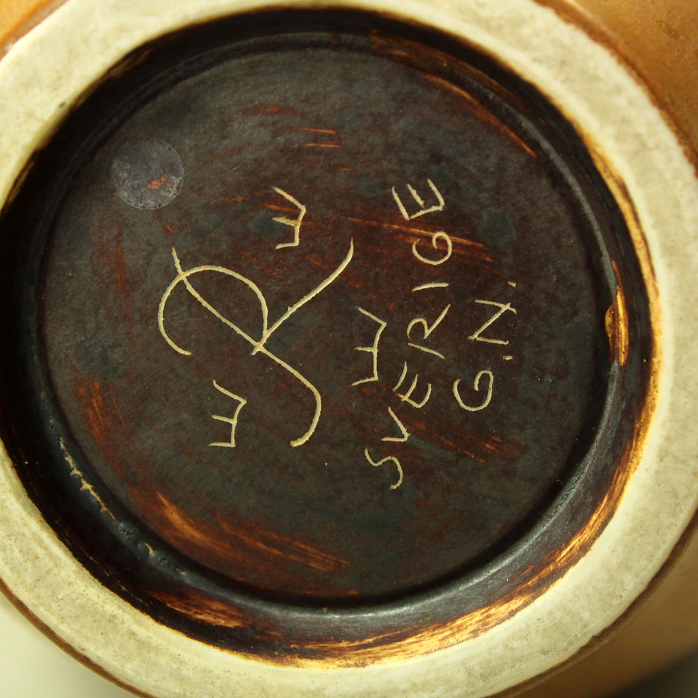 Miniaturbild: SIgnature on the bottom