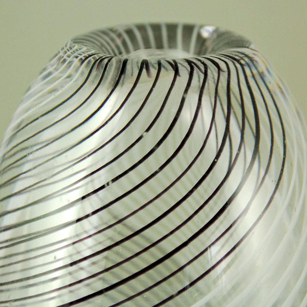 Miniaturbild: Detail: Vicke Lindstrand Kosta Swirl Vases | Mid-Century Swedish Glass Pair