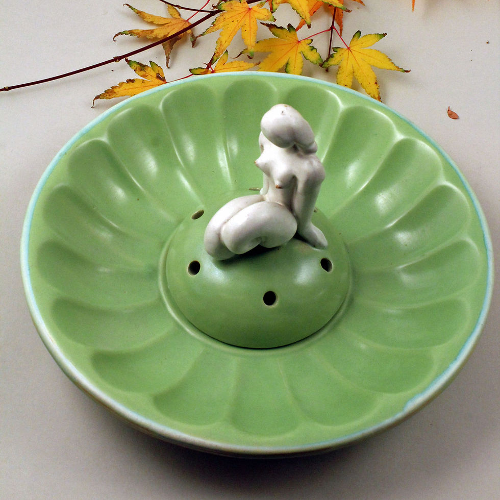 Miniaturbild: Einar Luterkort, Ekeby, Sweden. Art Deco Flowerfrog FIgurine