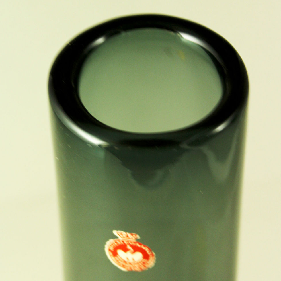 Thumbnail: Rim of the teal vase
