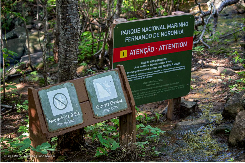 Turistas e moradores se colocam em risco ao acessar Cachoeira do Sancho interditada