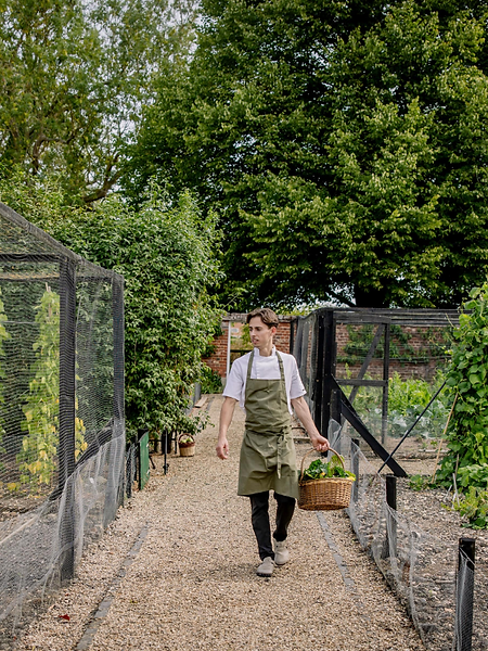 DiningatTheCrown (600 x 800 px).png