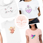 Vêtements en coton bio et impression à la demande pour un faible impact écologique.