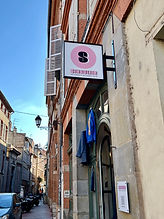 Enseigne commerciale drapeau Singulier boutique vintage Toulouse friperie seconde main cap