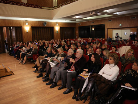 Luciana Brito en la presentación del libro de Dña. Marisa Marín, cofundadora del IALE.