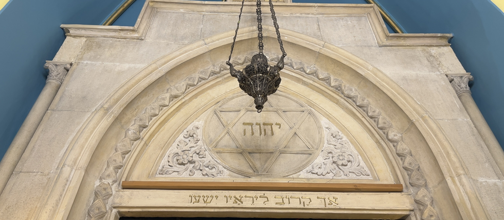 Nagyon szép ünnepet kívánunk sok szeretettel Peszah minden napjára!