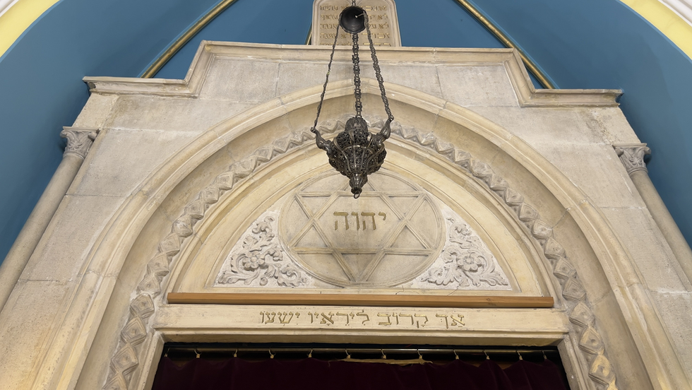 Nagyon szép ünnepet kívánunk sok szeretettel Peszah minden napjára!