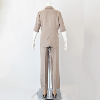 ブラウンセットアップ後ろ