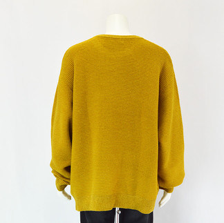 イエローニット後ろ