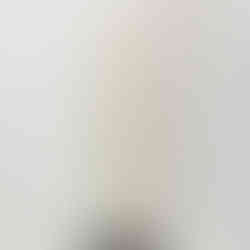 ベージュパンツ前