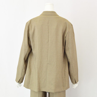 カーキジャケット後ろ