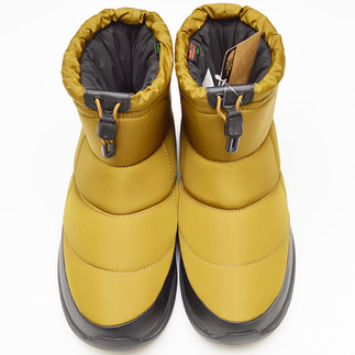 ブラウンブーツ前