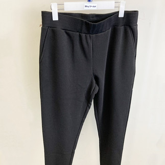 ブラックパンツ