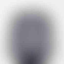 グレーセーター前