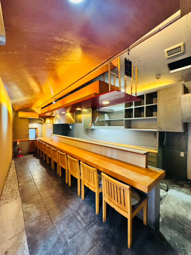 造作譲渡金=0円! 西天満の1階路面:飲食店居抜き店舗(約7.41坪)※重飲食応相談