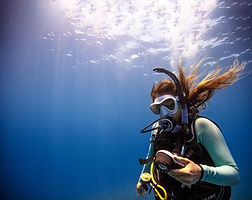 Depth gauge showing 58 ft as a diver cruises along a northern Isla Mujeres reef.