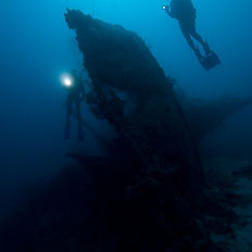 Dark dive ship wreck isla Mujeres Manta Divers