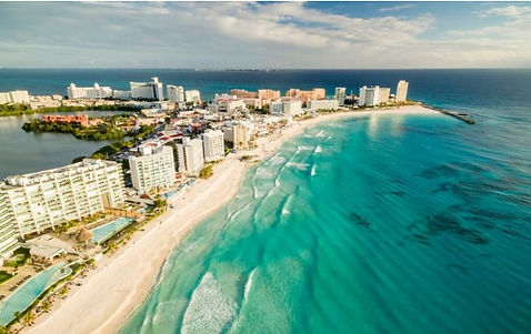 Wide view across Cancun reef showing 80 ft visibility and sunbeams on sand channels.