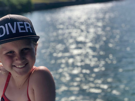 Seguridad para jóvenes buceadores en Cancún e Isla Mujeres. Guía para padres sobre cómo elegir el centro de buceo adecuado.