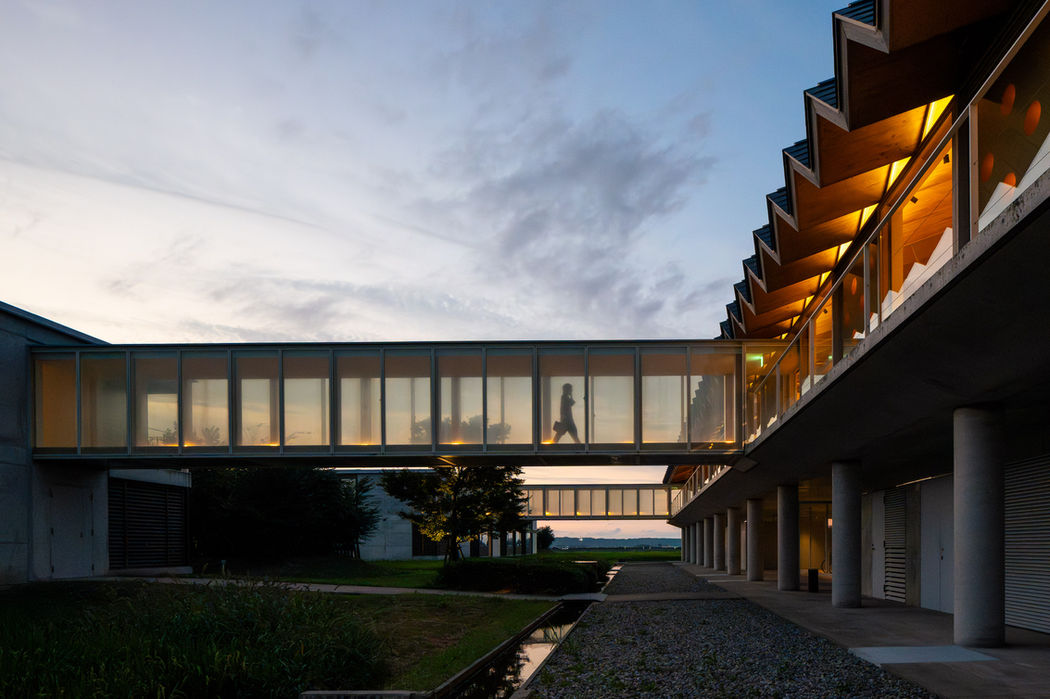 Suiden Terrasse Hotel at twilight.