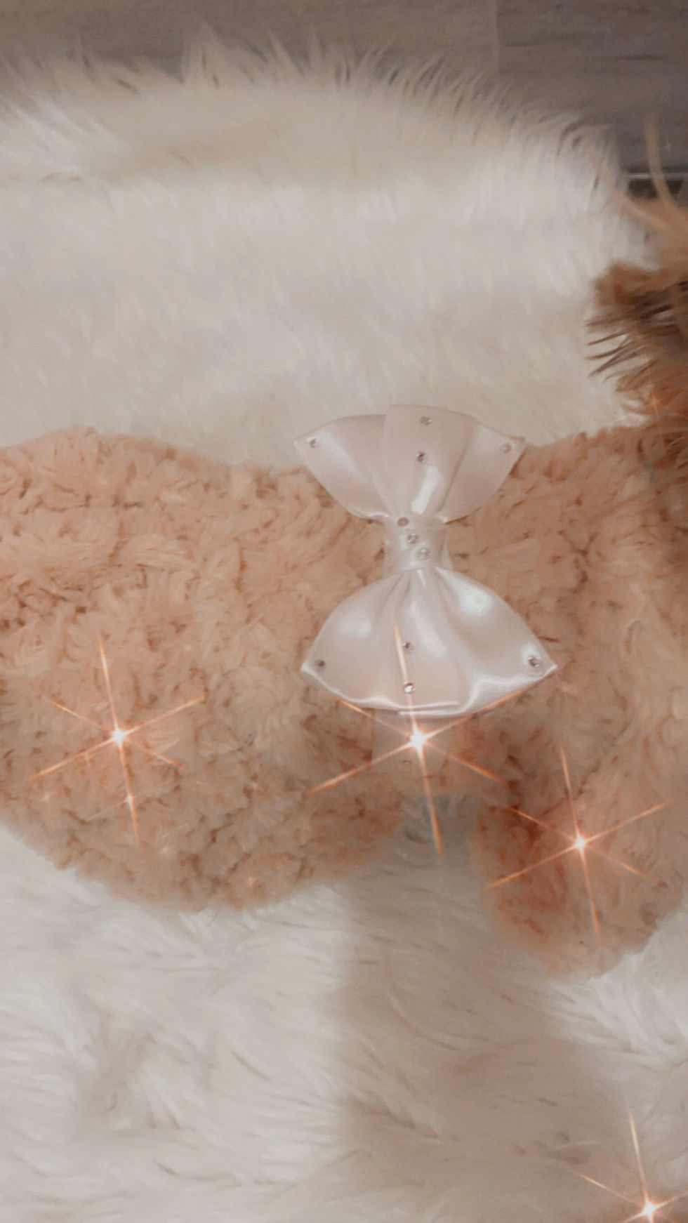 Miniature : Manteau fausse fourrure rose poudré avec noeuds