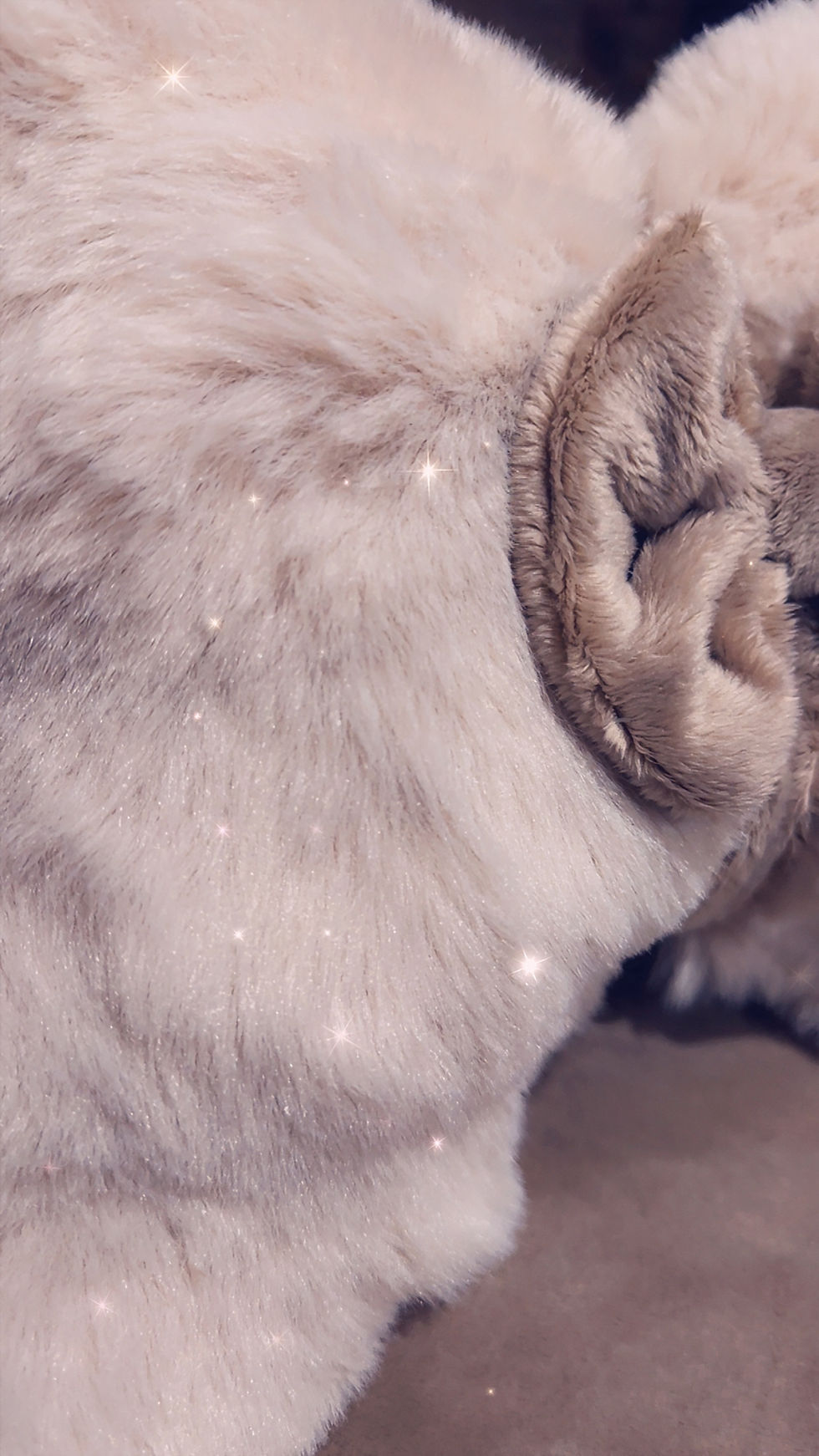 Miniature : Oreiller taupe et fourrure beige