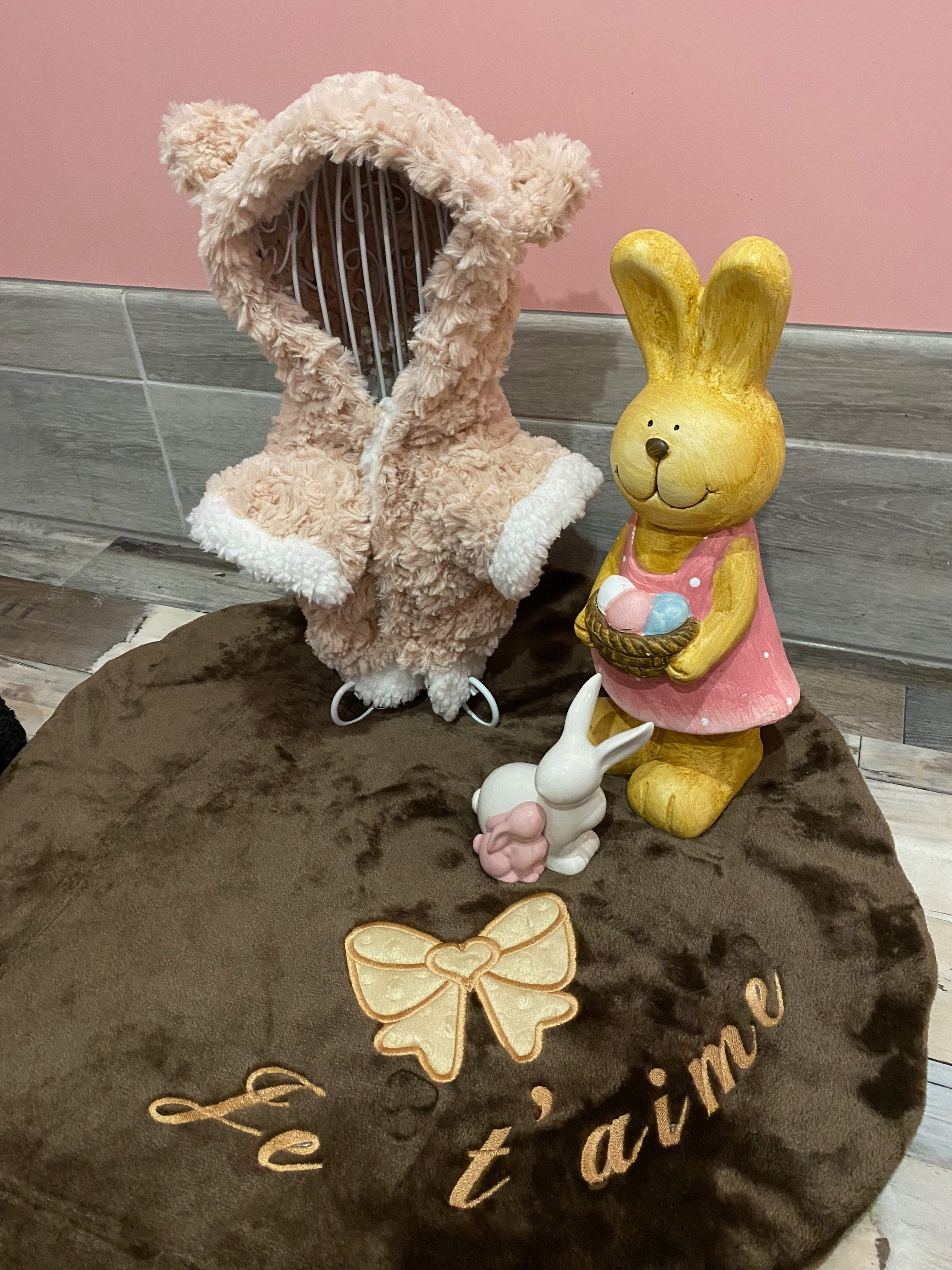 Manteau en fausse fourrure rose poudré