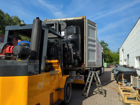 Zwei 40´Container Richtung Mittelmeer verladen