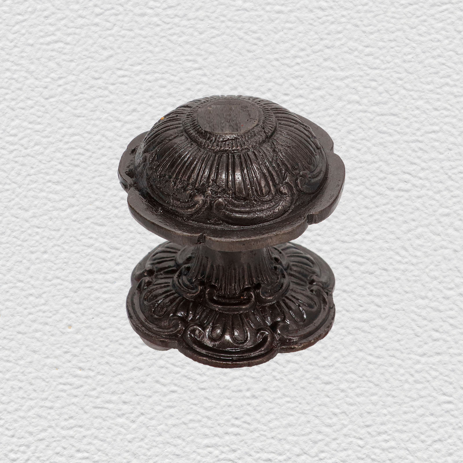 Domino Brass - 2502 Ornate Classic Centre Door Knob D75mm