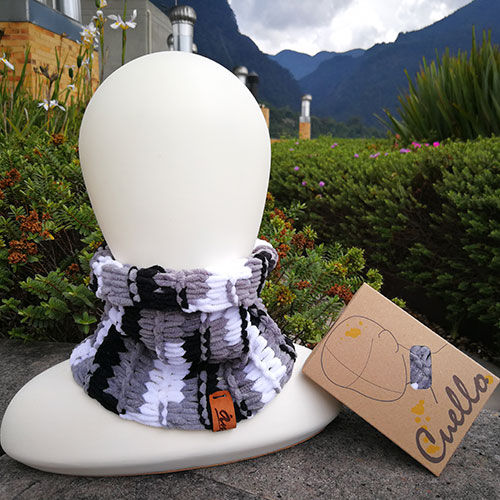 Cuello-Grisaceo