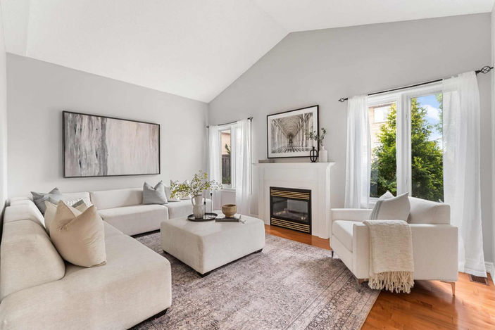 487 Willmott Cres_021.jpg