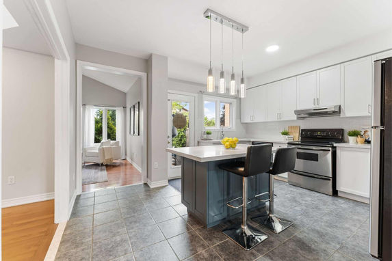 487 Willmott Cres_011.jpg