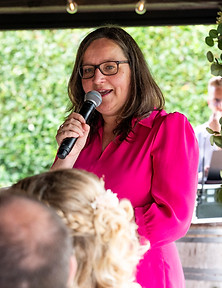 storyteller, ceremoniespreker, huwelijksceremonie, trouwceremonie, huwelijk, trouwen, op maat