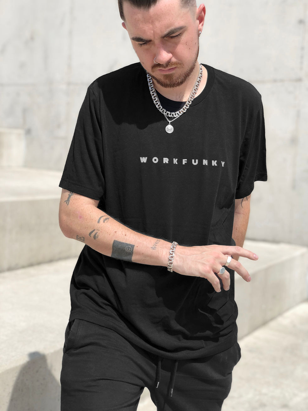 サムネイル： WorkFunky Text Logo T - White Smoke - Unisex