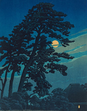 夜空に映える満月と堂々とした松の木が印象的な作品。昭和期の新版画。川瀬巴水。