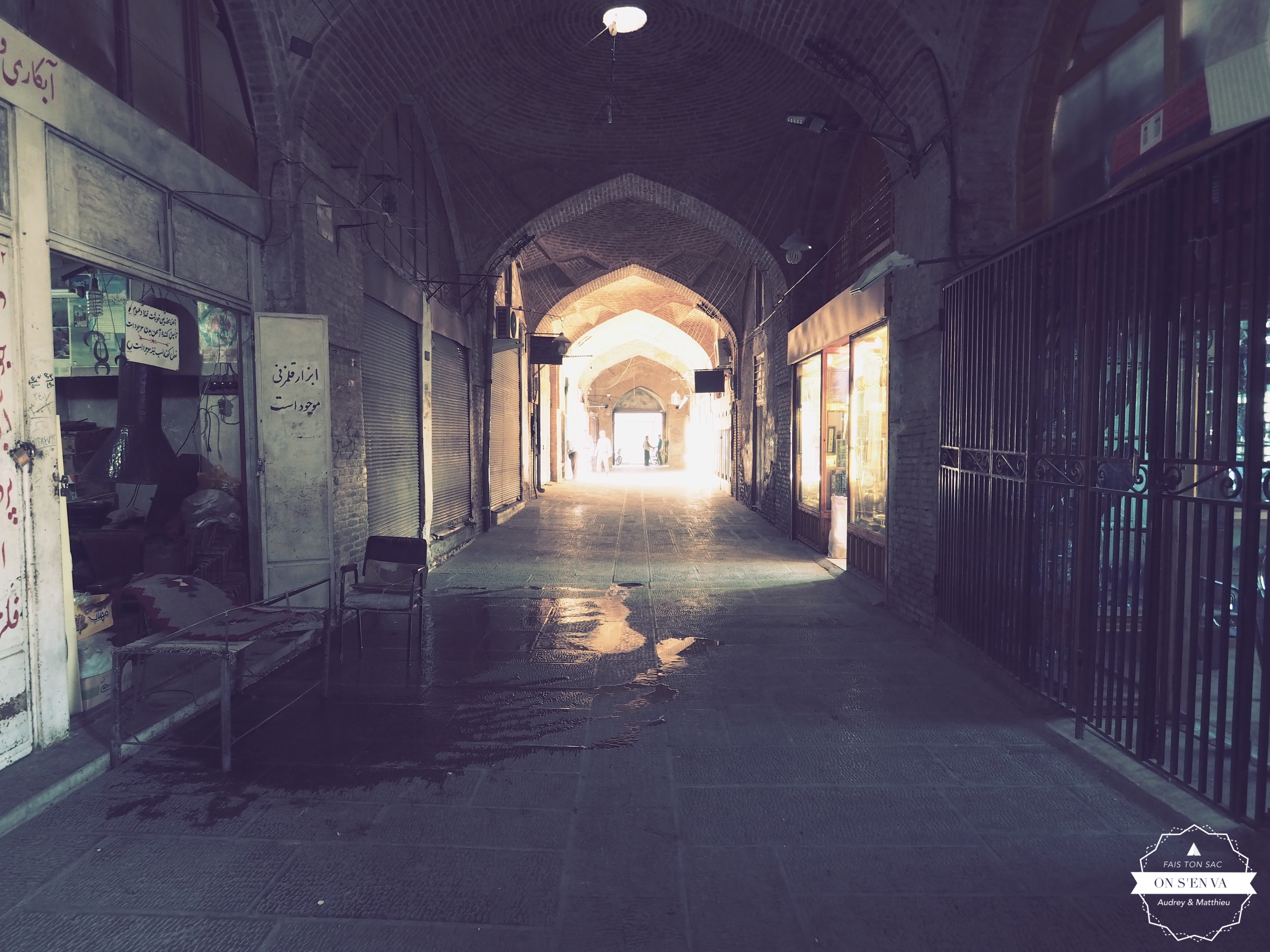 Le bazar encore désert